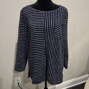 Vince Camuto striped sweater 💙